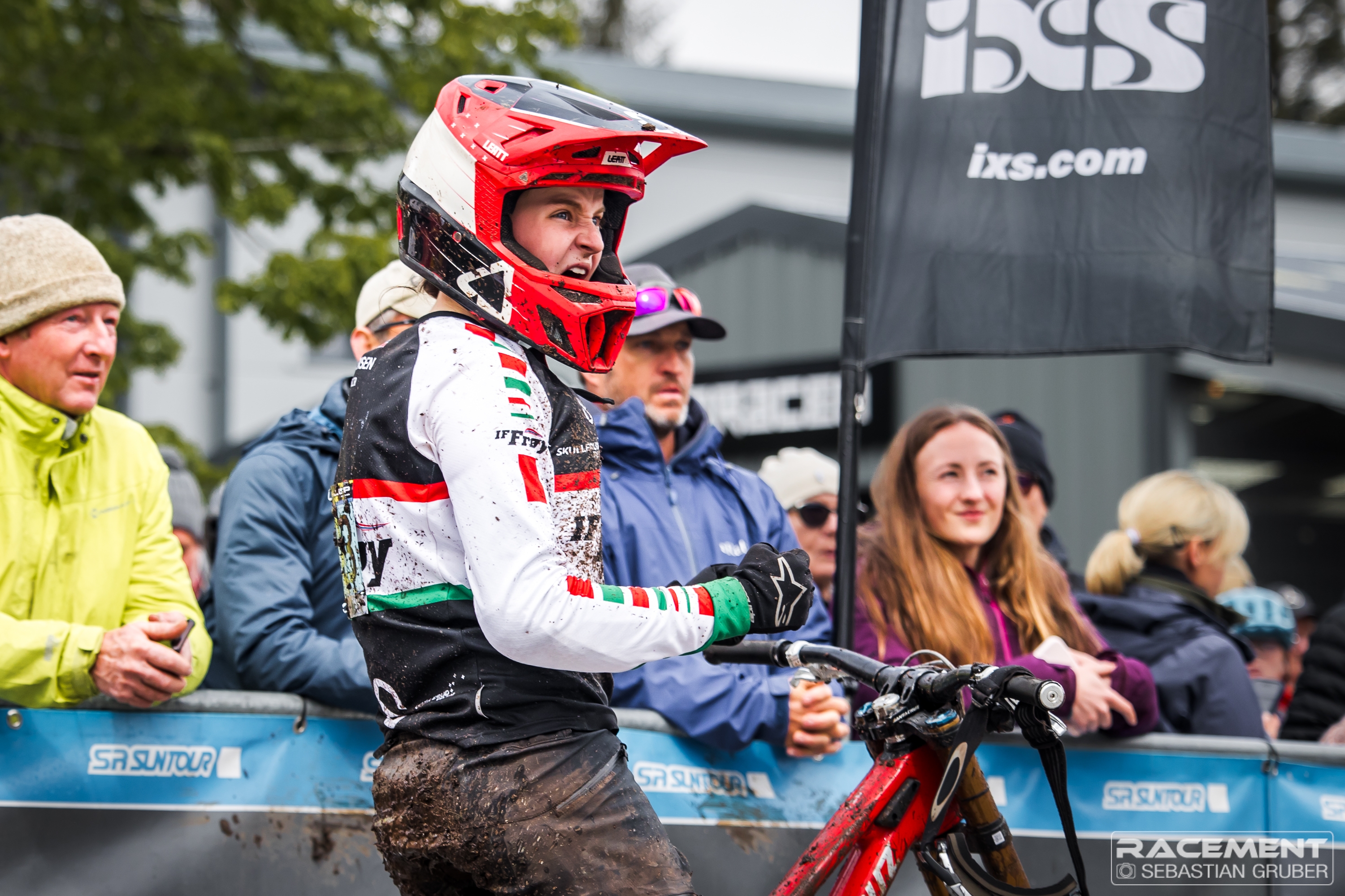 Tess downhill MTB photo 11